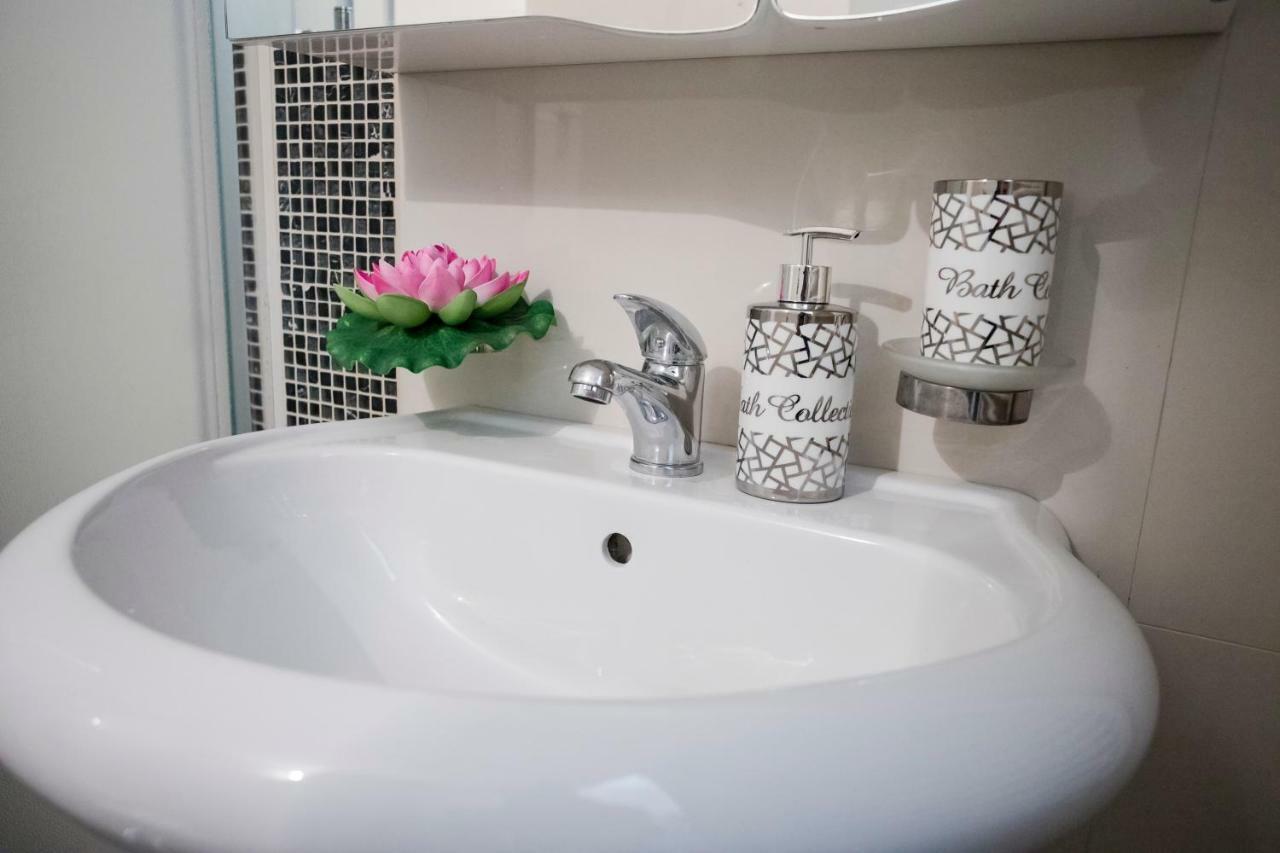 Venus Apartment Ni Екстериор снимка