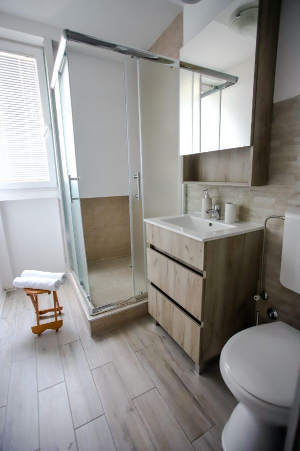 Venus Apartment Ni Екстериор снимка